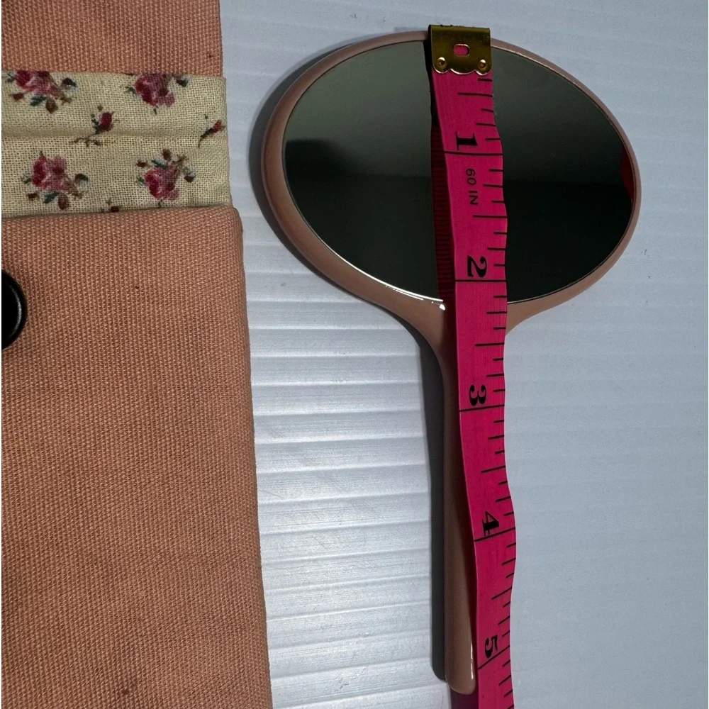 Gucci Beauty Small Pink Mirror With Floral Pink Pouch